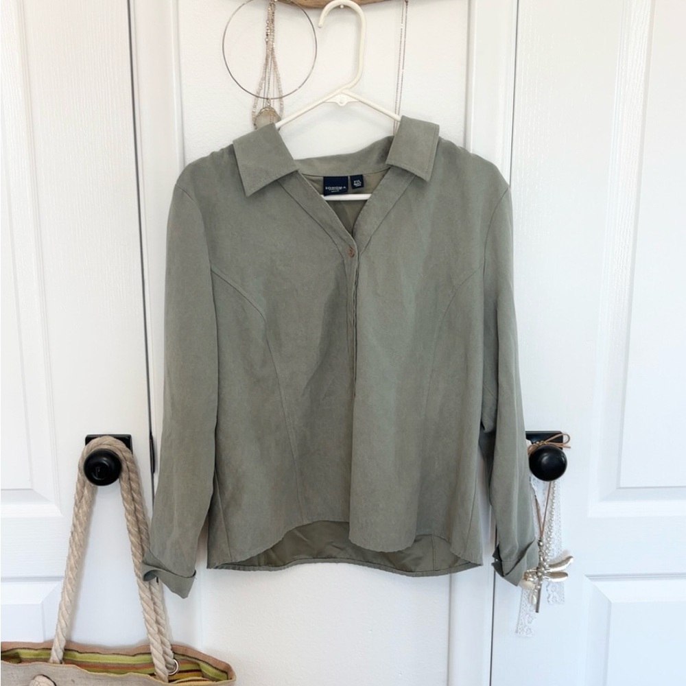 Women’s ~ Green button up jacket/shirt